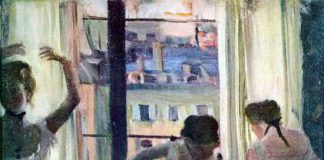 Trzy tancerki w sali do ćwiczeń